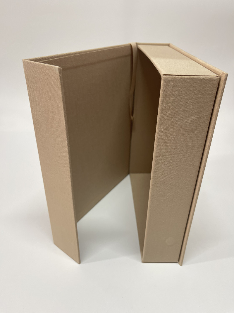 Linen Slipcase with Magnet and Ribbon